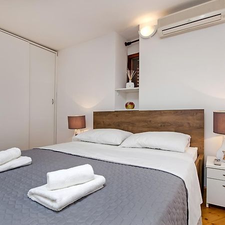 Apartment Marconi Ровин Екстериор снимка
